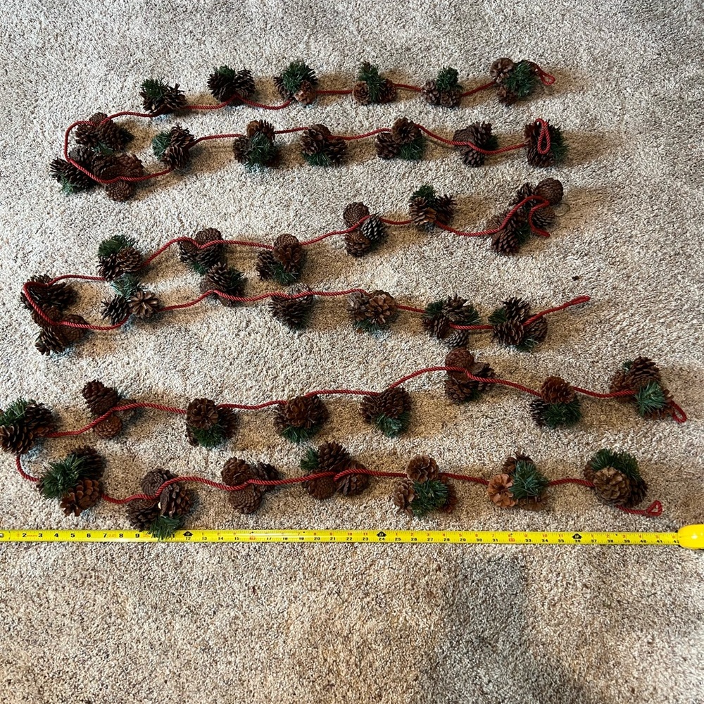 21’ of Pine Cone Garland